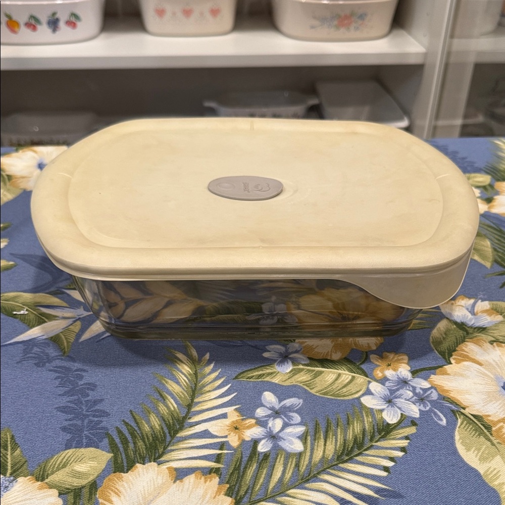 Vintage Pyrex vent and seal 3qt